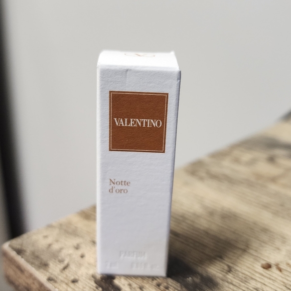 Valentino Notte d'Oro Travel Sample Size New Spray Perfume - Picture 2 of 5